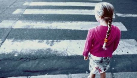 В Киеве пьяная мать потеряла 11-летнюю дочь