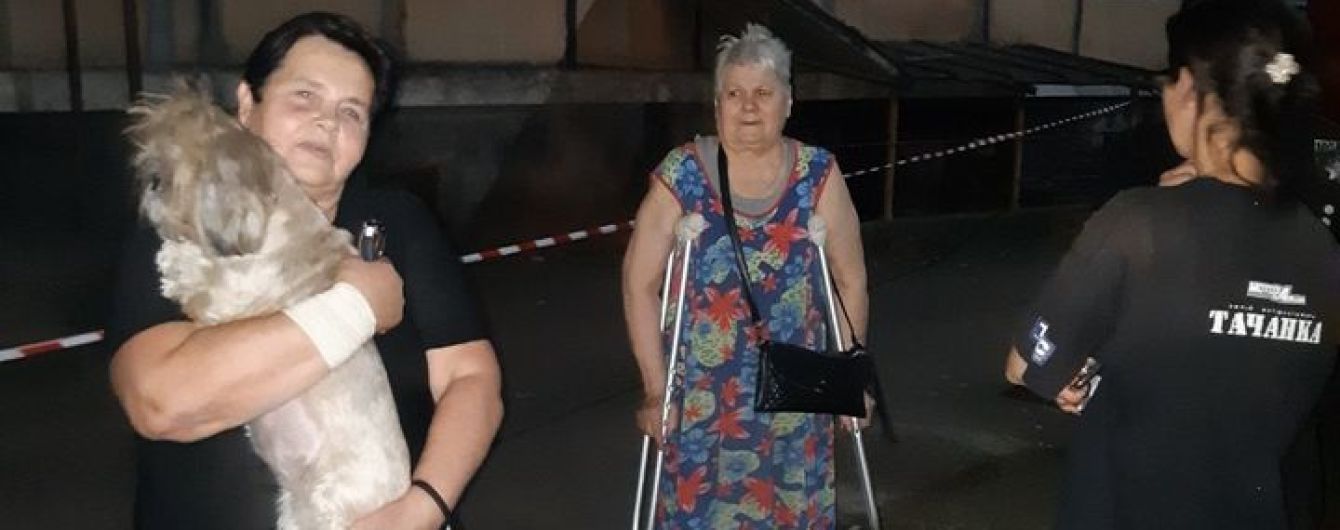 Послышался хруст и посыпалась штукатурка: в Кривом Роге эвакуировали людей из многоквартирного дома