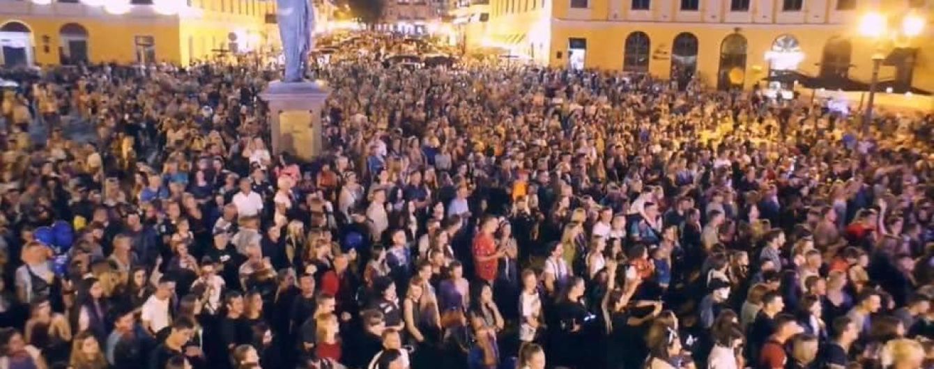 "Яблоку негде упасть": появились фото и видео масштабного празднования дня города в Одессе