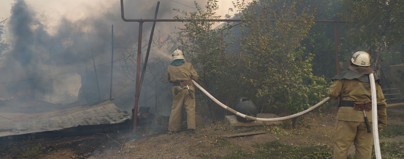 Нищівна пожежа у Луганській області: рятувальники продовжують гасити ще три осередки вогню