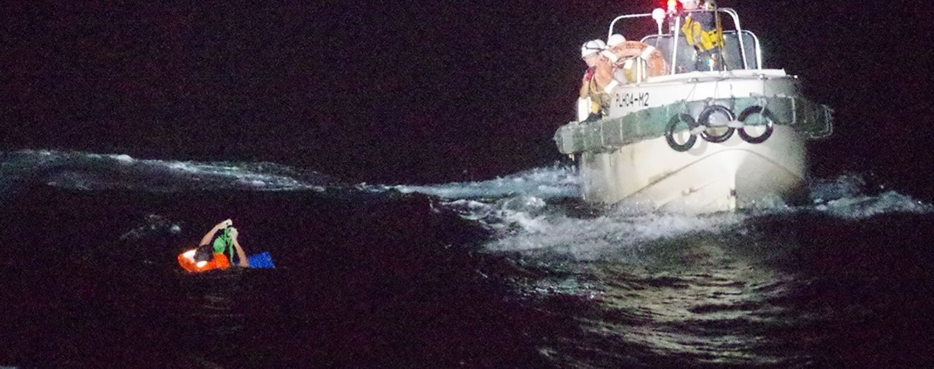 Біля Японії в океані зник корабель з моряками і 5800 коровами: він міг затонути через потужний тайфун