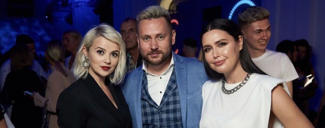 На открытии Ukrainian Fashion Week представили роскошный портрет Людмилы Барбир в стиле аркур
