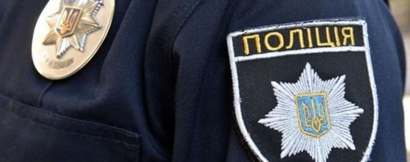 В Одеській області чоловік чіплявся до жінки у крамниці та зламав їй ніс