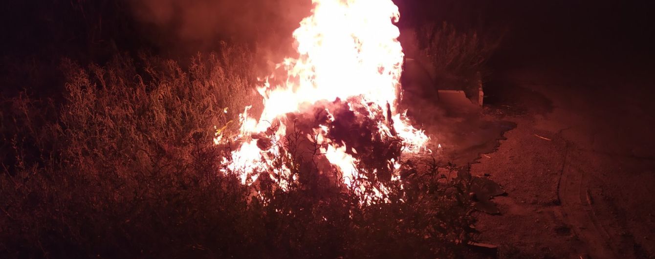 День на Донбасі: лісова пожежа відрізала двох військових від товаришів - їх шукають