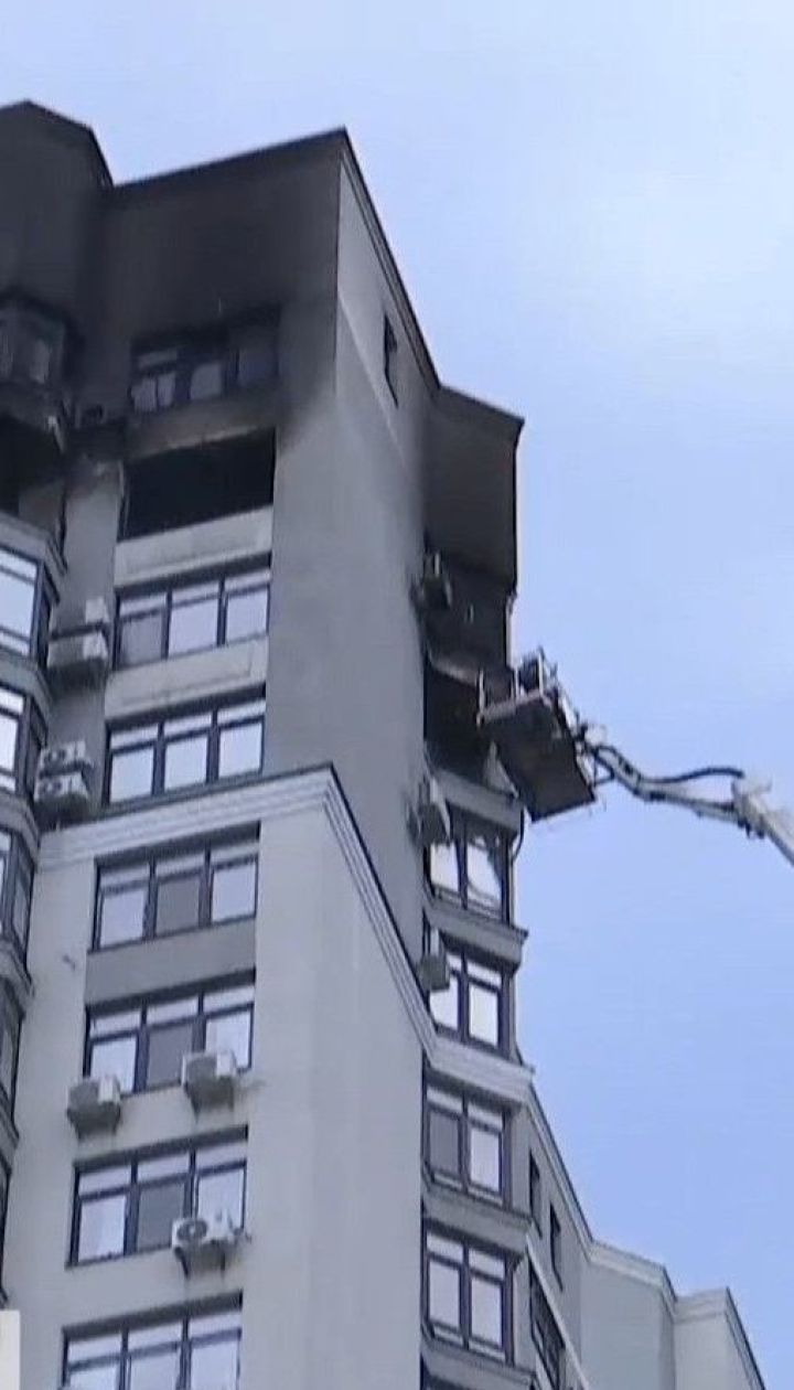 Чоловік, який вистрибнув на кондиціонер із палаючої квартири на 24-му поверсі, в реанімації