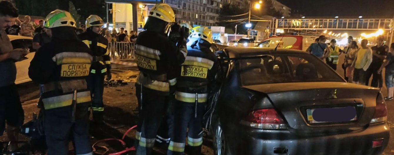 Масштабна ДТП у Дніпрі: внаслідок зіткнення чотирьох легковиків один водій загинув, ще двоє у лікарні