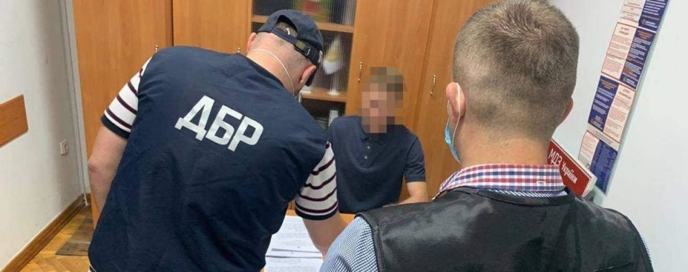 В Тернопольской области чиновники незаконно передали предпринимателям конфискованный спирт более чем на 1 млн грн
