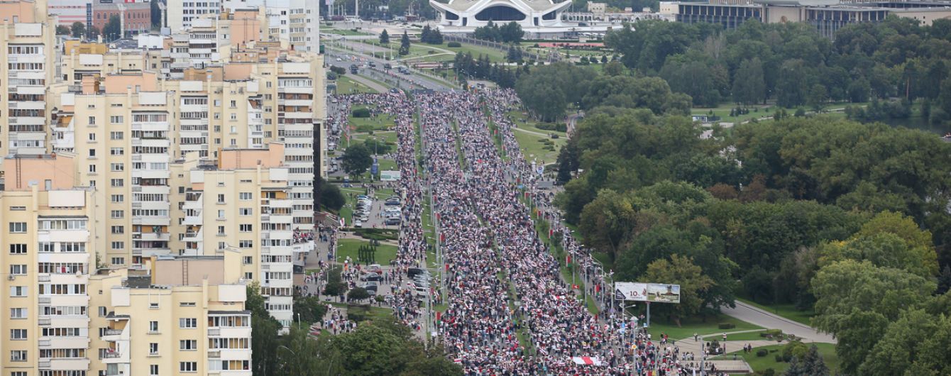 Порушення перемир'я на Донбасі та жорсткі затримання у Білорусі. П'ять новин, які ви могли проспати