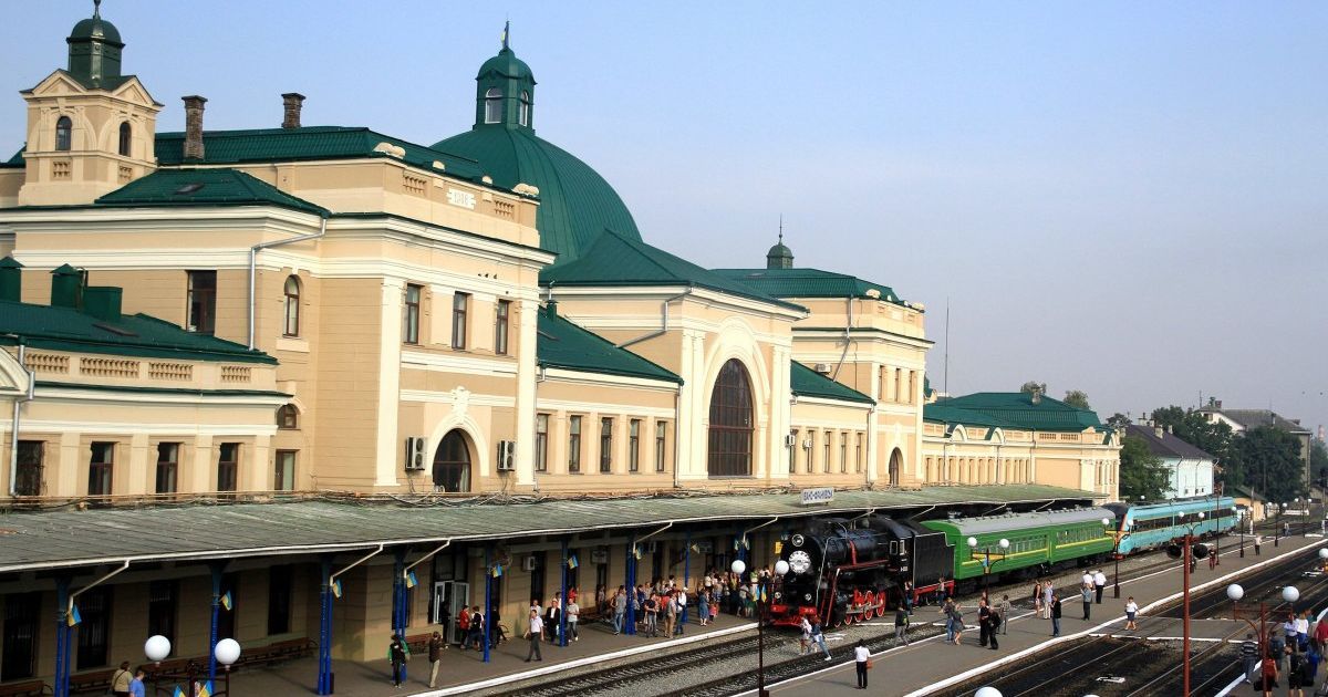 В "красном" Ивано-Франковске обошли запрет на путешествия, а в Харькове — разворачивают больницы