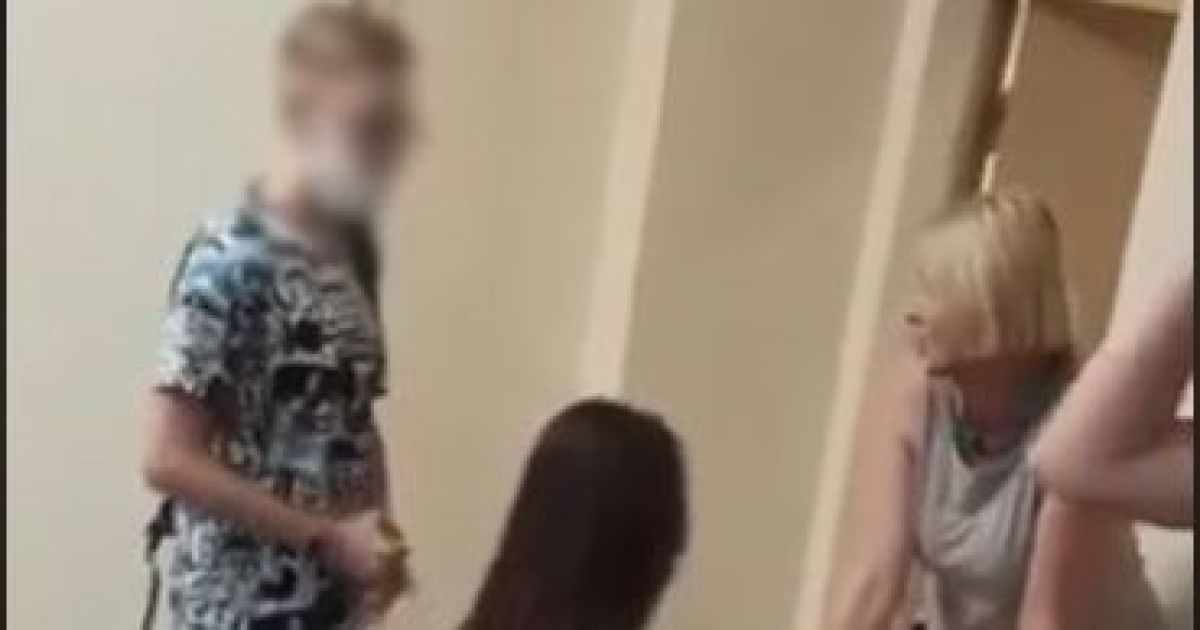 "Рот закрой! Я тебе слово давала?": в Киеве преподавательница унижала 16-летнего студента (видео)