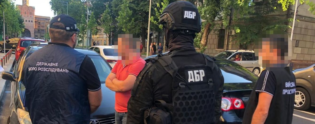 У Києві співробітник СБУ шантажував повій та вимагав гроші