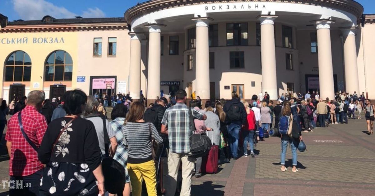 В работе метро в Киеве произошел масштабный сбой: что случилось