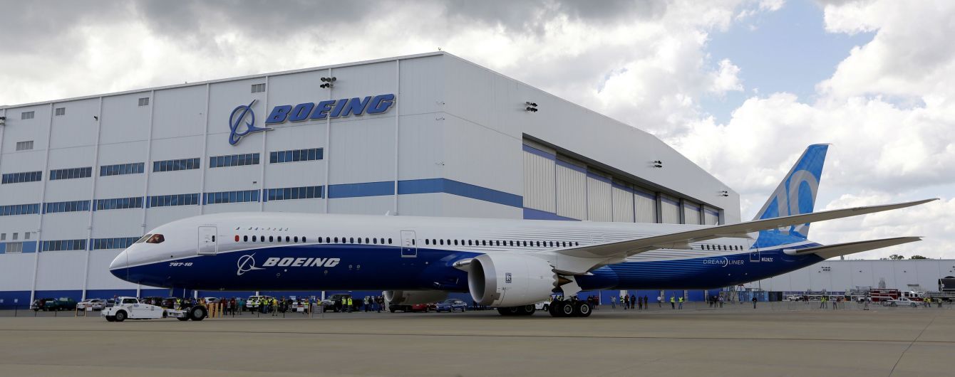 В флагманской модели самолетов Boeing обнаружили опасную неисправность