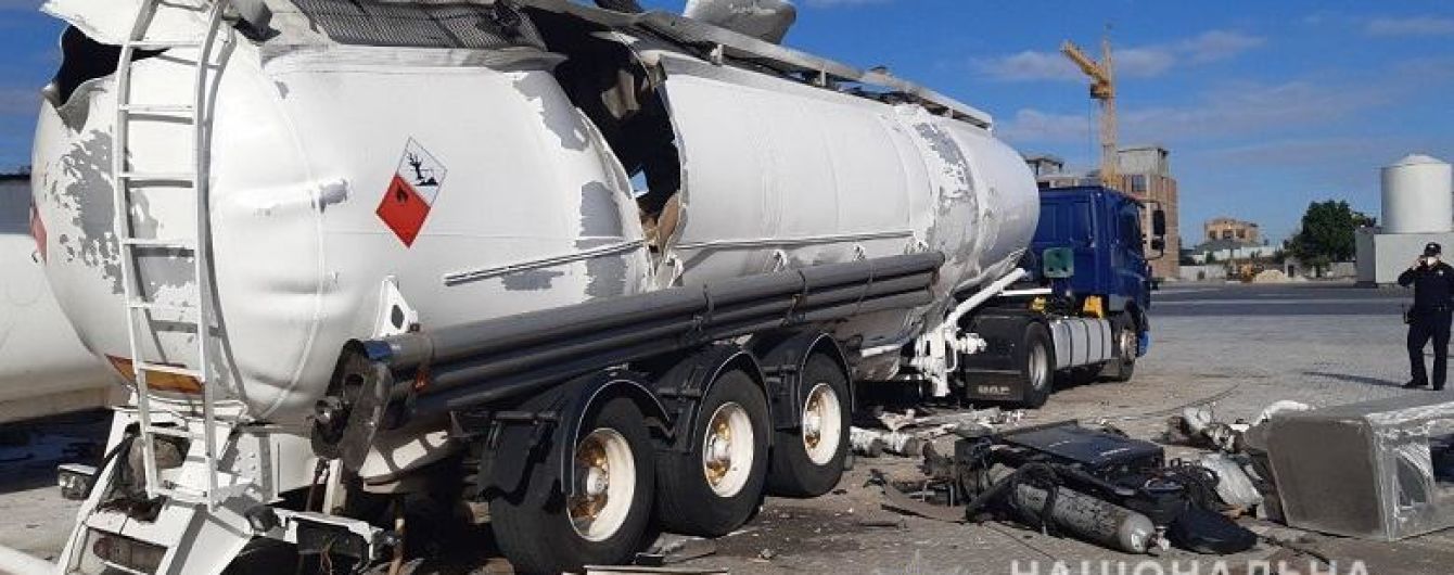 На одному з підприємств у Києві вибухнула автоцистерна: є жертви
