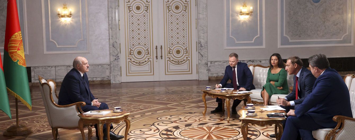 "Ягодки еще впереди": Лукашенко пообещал опубликовать вторую часть "перехваченных" разговоров об отравлении Навального