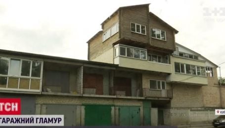Гаражный гламур: в столичном кооперативе возвели многоэтажку с балконами и домом из сруба