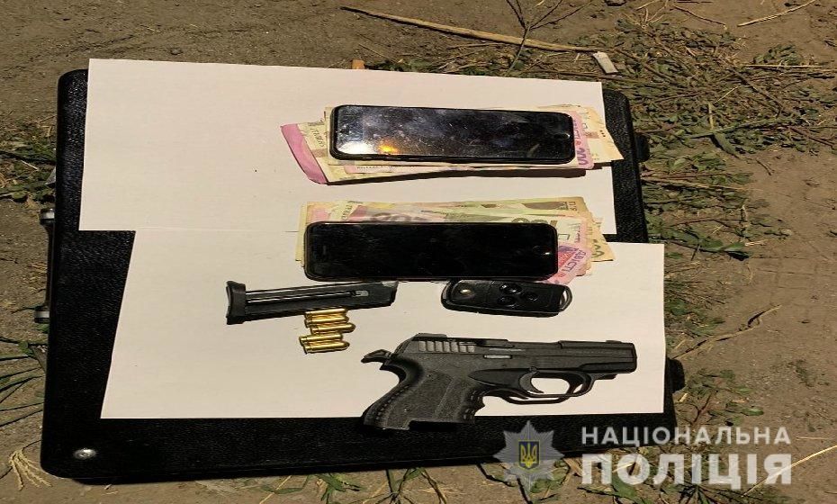 поліція телефон гроші пістолет