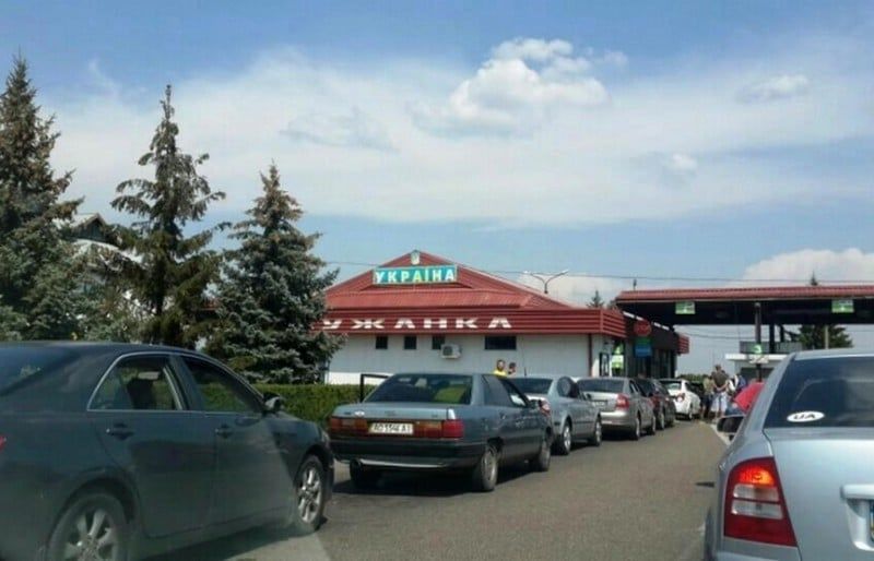 Лужанка, КПП "Лужанка", черги на кодоні, кордон