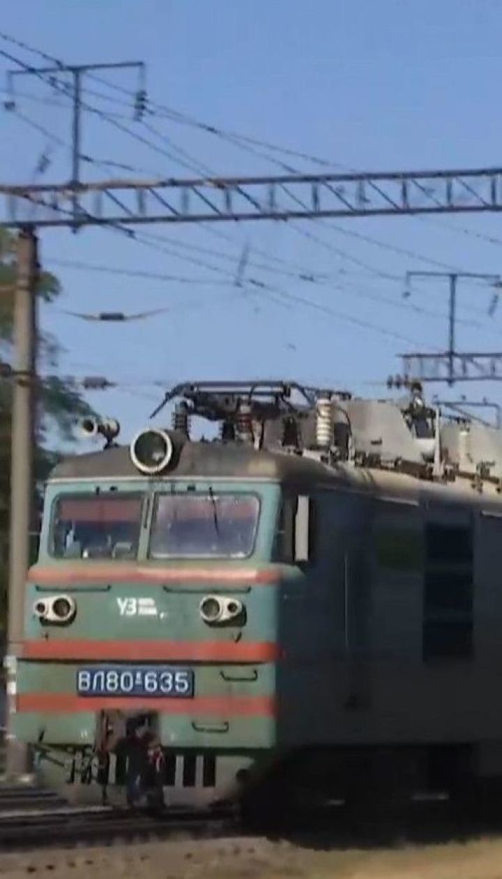 В Коростене 9-летняя девочка попала под поезд и осталась без ног