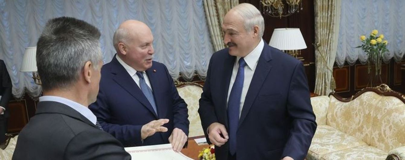 Посол РФ подарував Лукашенку карту білоруських губерній у складі Російської імперії