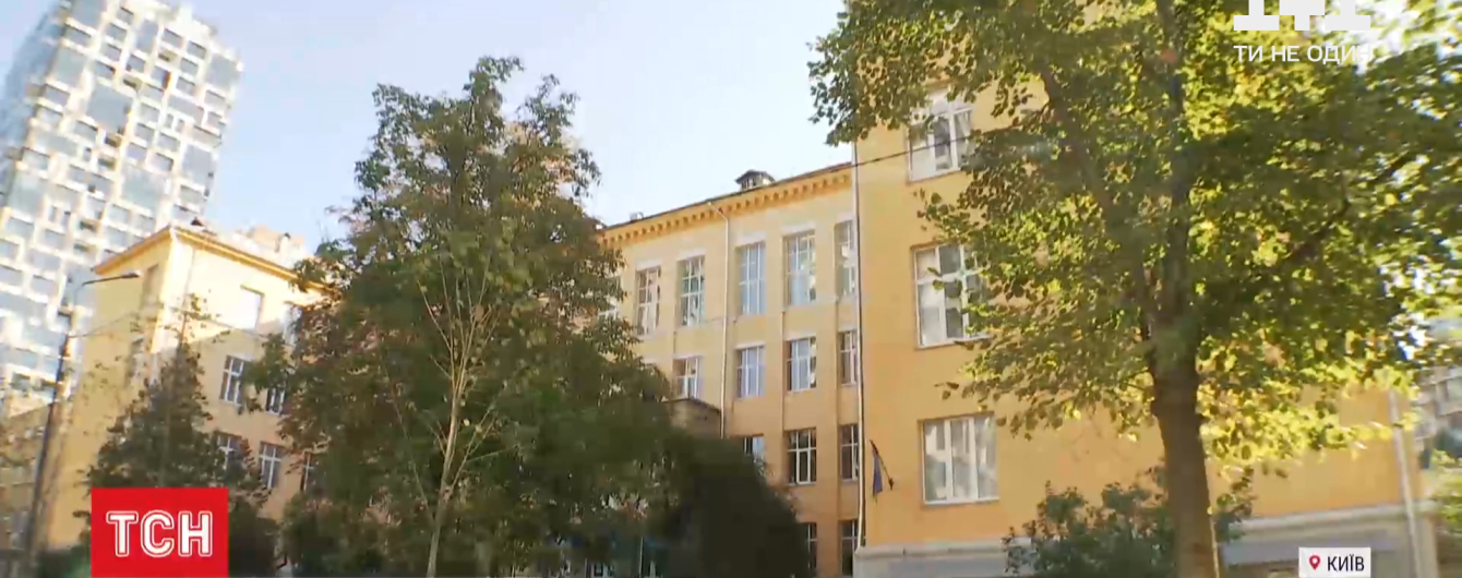 У київській гімназії, де евакуювали учнів, вибухівку не знайшли: як заклад щодня потерпає від "мінування"