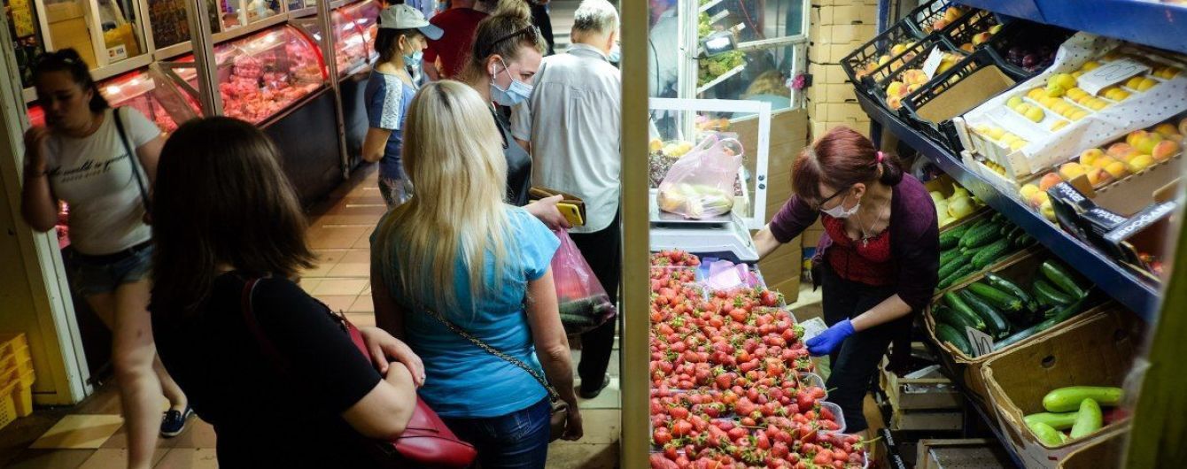 "В Ухані все почалося з ринку": Степанов несподівано заїхав на базар у Чернігові і виявив порушення карантину