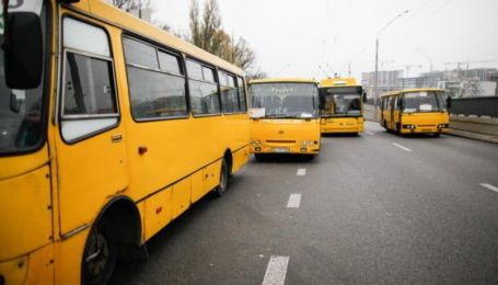 В Киеве возле метро "Академгородок" неизвестный стрелял в маршрутку