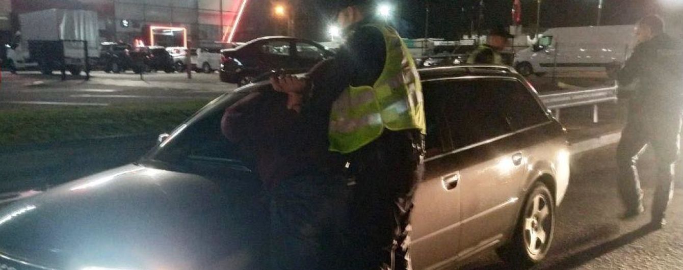 В Киеве с погоней задержали мужчину, который похитил девушку - СМИ