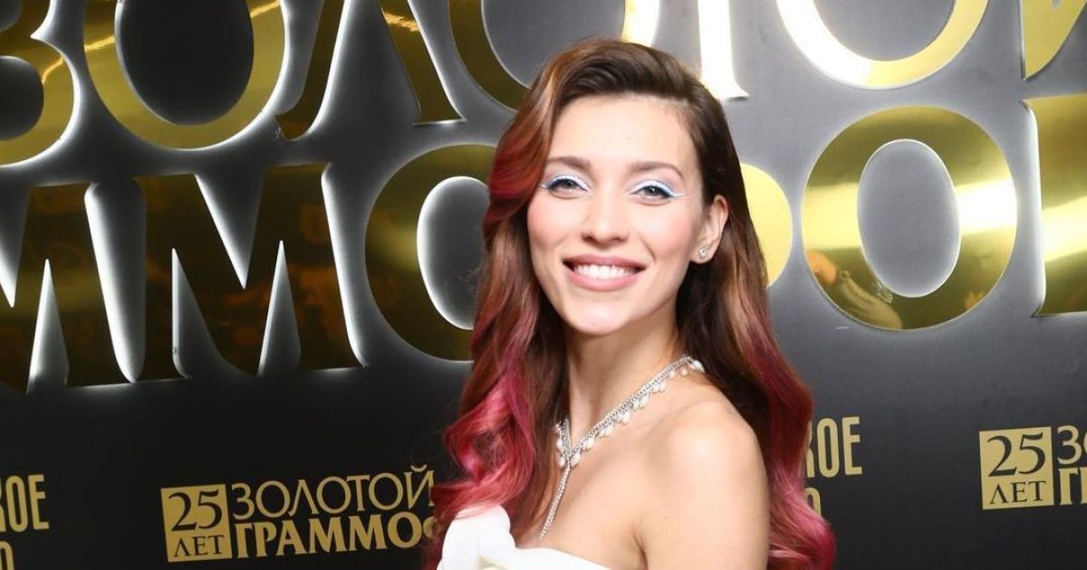 Регина Тодоренко озадачила видео, где ей мнут губы