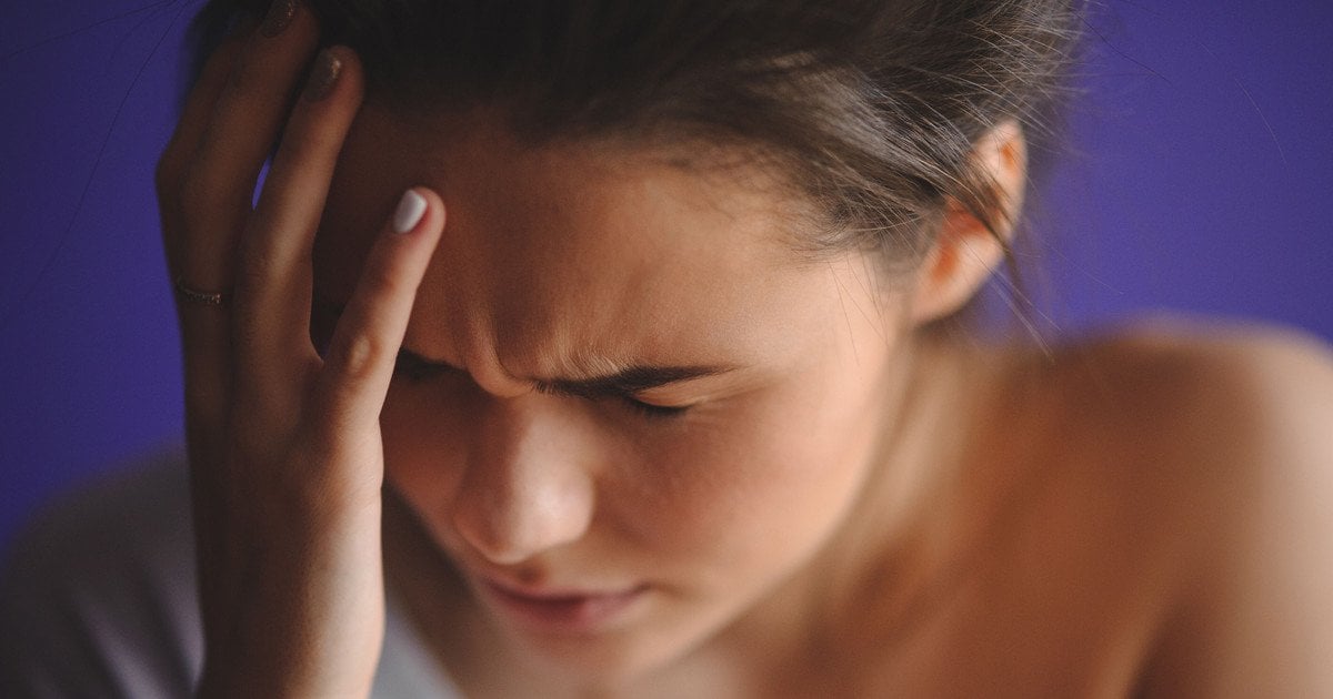 Үлкен кеуделі сұлу қыз жеке бейне