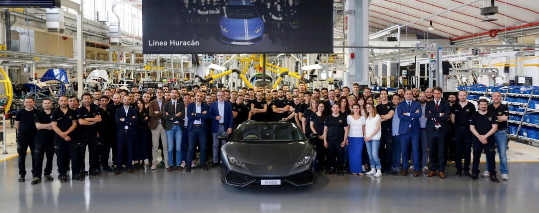 Lamborghini празднует выпуск 8-тысячного суперкара Huracan