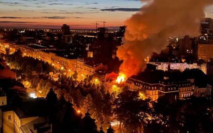 В центре Днепра вспыхнул масштабный пожар: сгорело кафе (фото, видео)