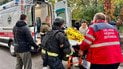 Рятувальники та медики допомагають пораненим на місці удару по Павлограду
