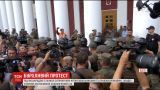 В Одессе попытка активистов попасть не сессию горсовета закончилась столкновениями с полицией
