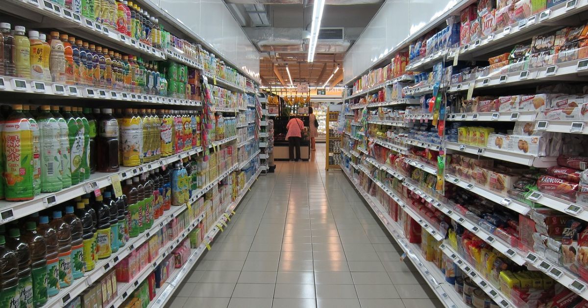 В Украине массово проверяют продуктовые магазины