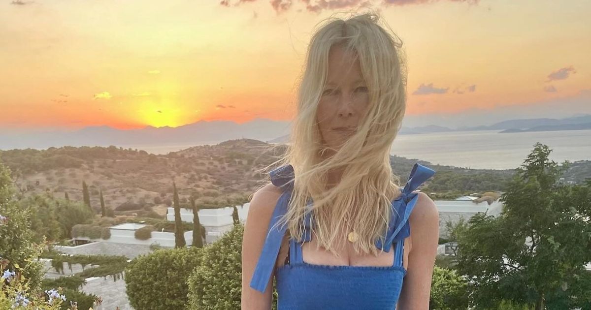Без макіяжу та босоніж: Клаудія Шиффер відпочиває у Греції