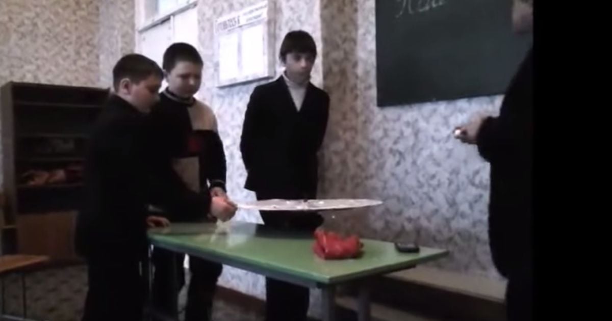 Дети услышали залпы прямо посреди урока