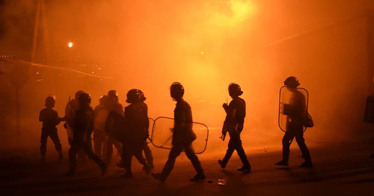 В Интернете появилось видео задержания нападавших на здание ППС в Ереване