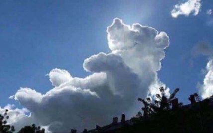 В Англії сфотографували хмару у вигляді Вінні-Пуха