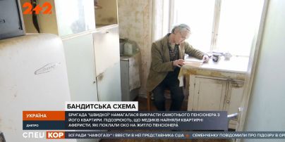 В Днепре экипаж скорой помощи напал на пенсионера и едва не похитил его из собственного дома