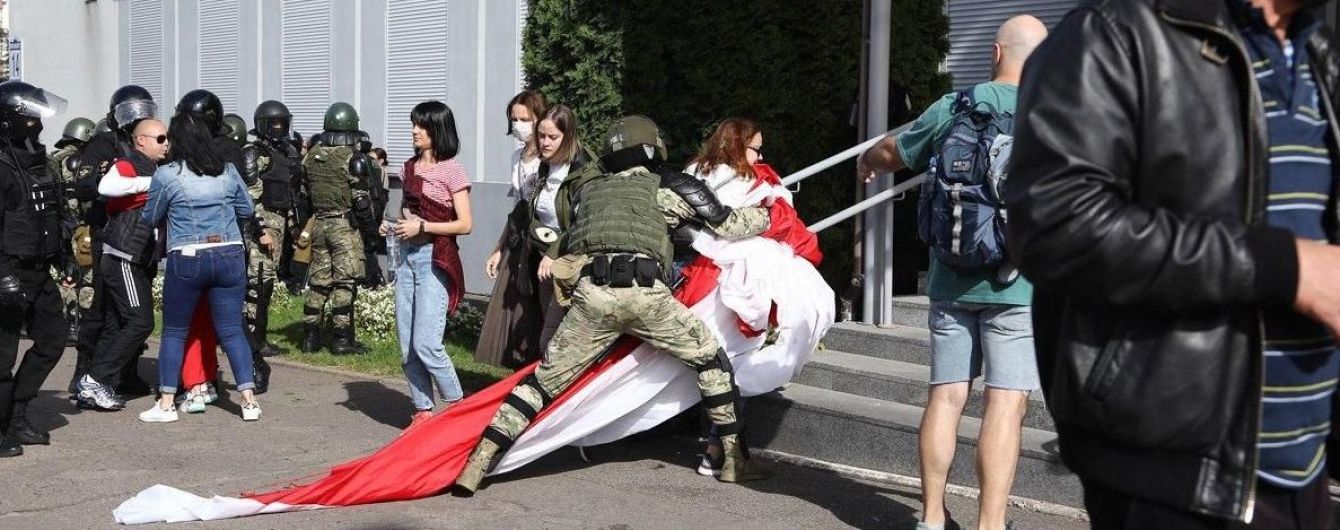 В Минске вышли на протест 150 тысяч человек, больше 400 задержанных