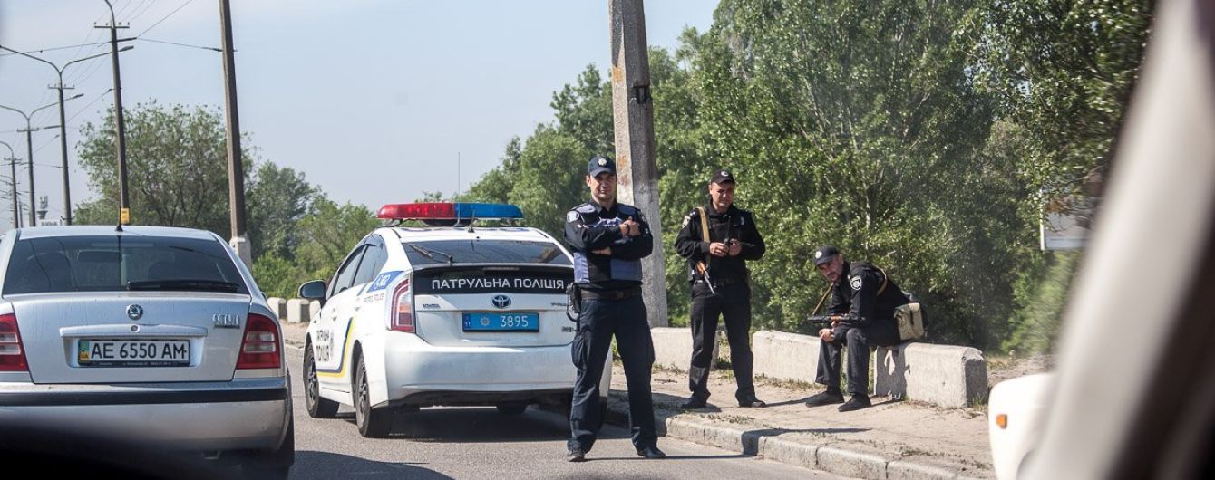 Стоят автоматчики и огромные "пробки": что происходит в Днепре