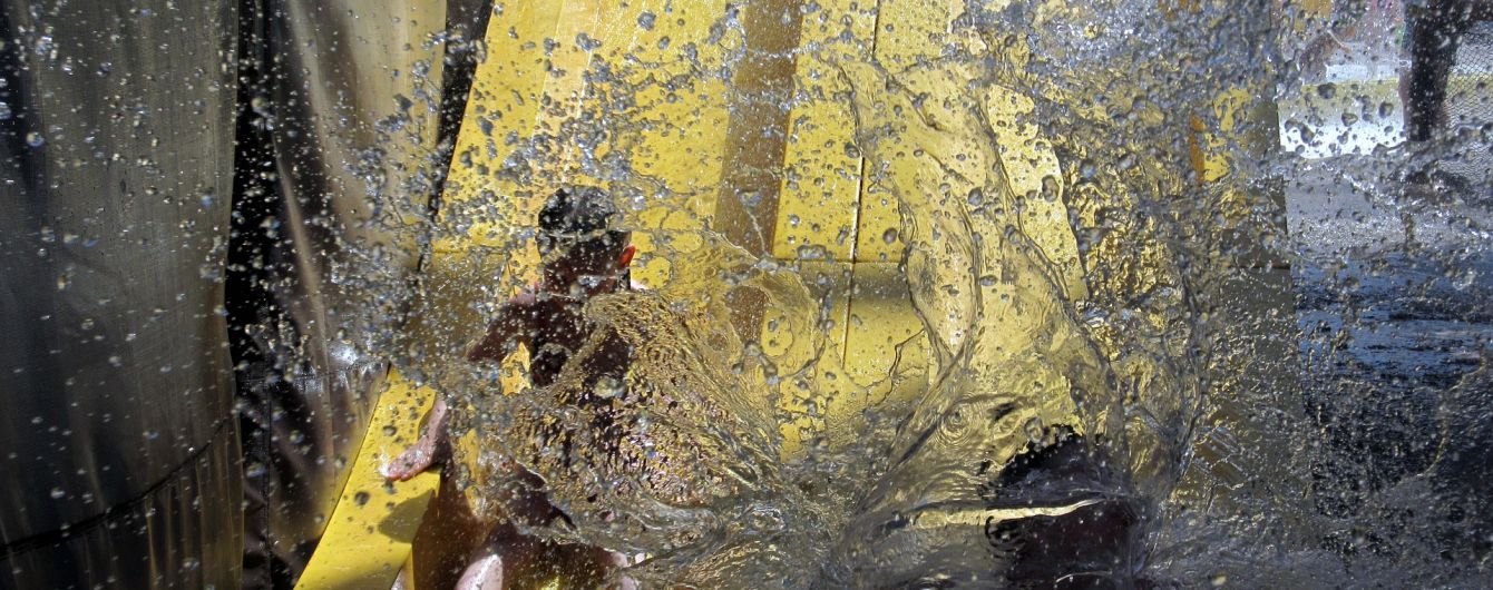Небезпечний атракціон: у Кирилівці хлопчик розбив голову на водній гірці