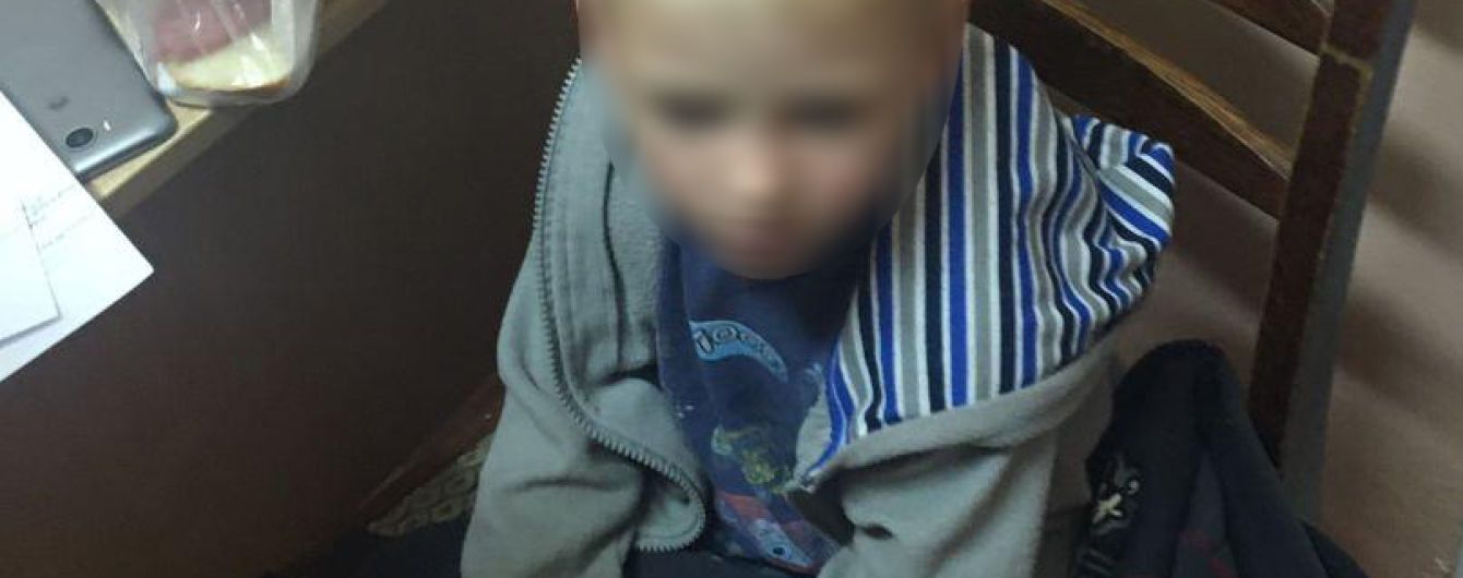 В Чернигове пьяная мать оставила своего четырехлетнего сына поздно вечером на улице: его госпитализировали