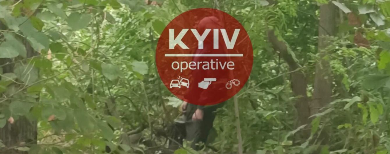 У Києві знайшли повішеним чоловіка