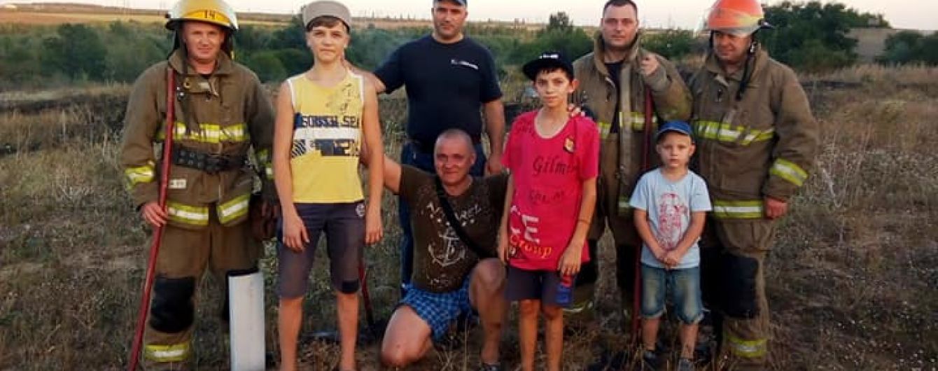 В Одеській області школярі зупинили пожежу, яка прямувала до дачного масиву: з'явилося фото