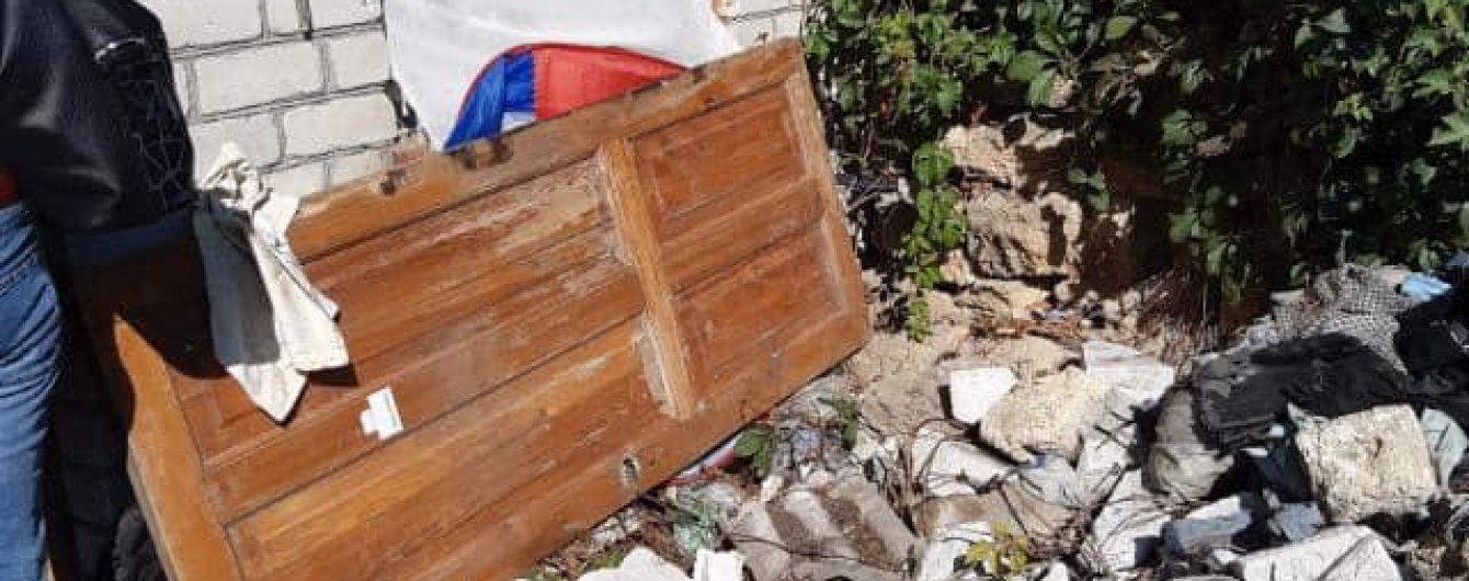 В Одессе женщина вместе с маленьким ребенком жила в заброшенном доме в антисанитарии: что случилось