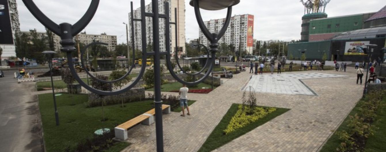 Кличко відкрив сквер із фонтаном на Оболоні