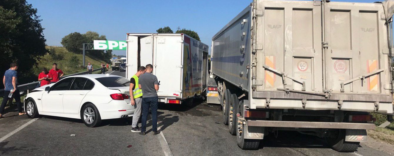 Во львовской ДТП с 6 автомобилями увеличилось число пострадавших