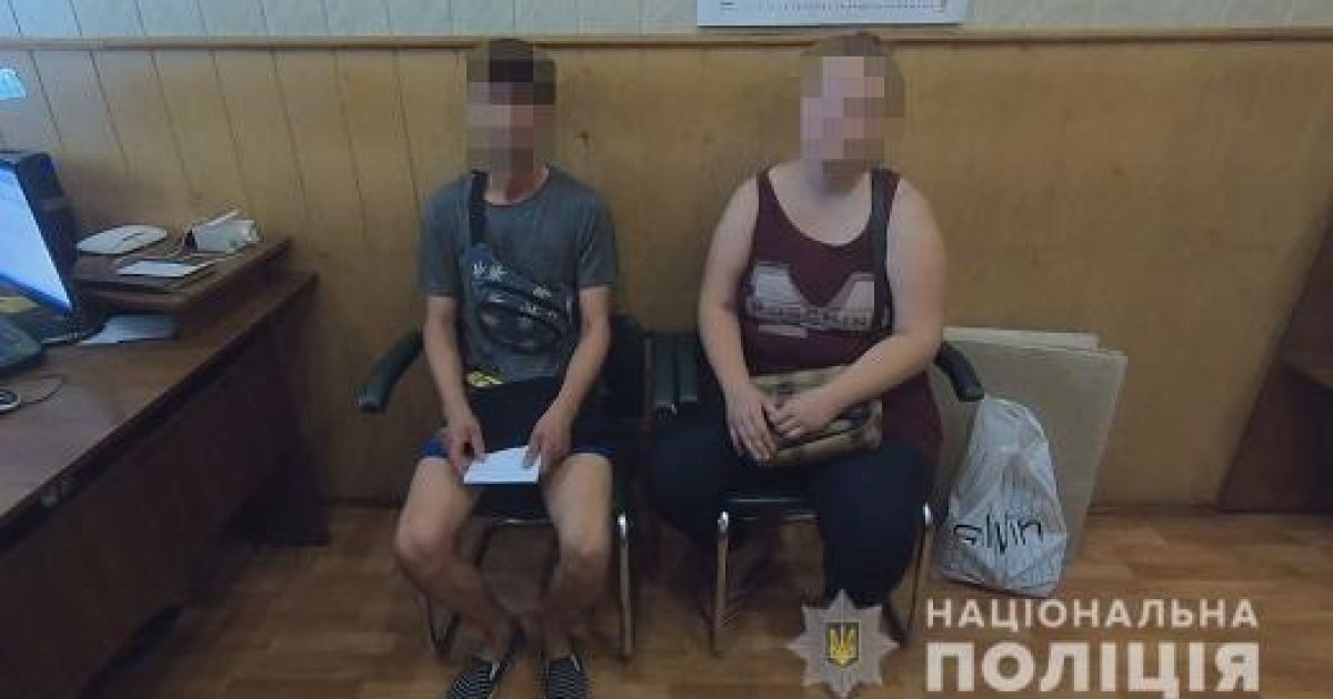В Одесі безхатченки побили молотком та пограбували чоловіка, який запросив їх у гості